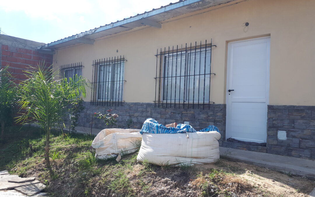VENDO CASA TRES (3) DORMITORIOS – NO DISPONIBLE