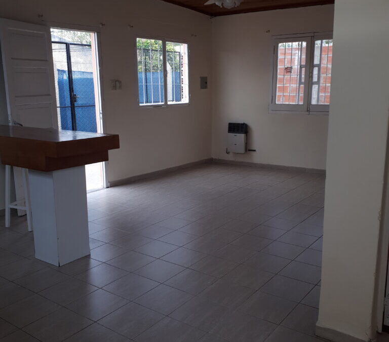 VENDO CASA DE 1 DORMITORIO – NO DISPONIBLE