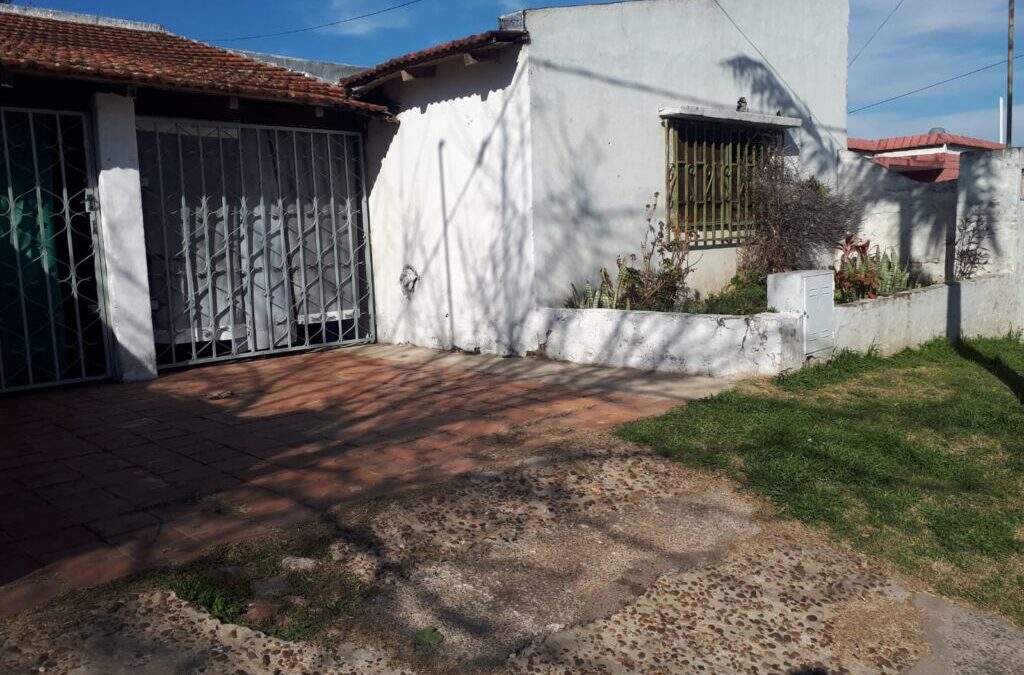 #VENTA CASA DOS DORMITORIOS CON MONOAMBIENTE – NO DISPONIBLE