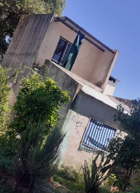 #ALQUILER CASA TRES DORMITORIOS CON PATIO Y QUINCHO – ALQUILADO