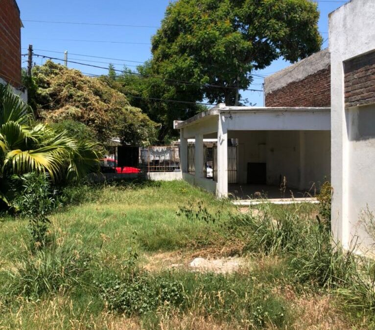 #VENTA CASA DOS DORMITORIOS CON PATIO VERDE