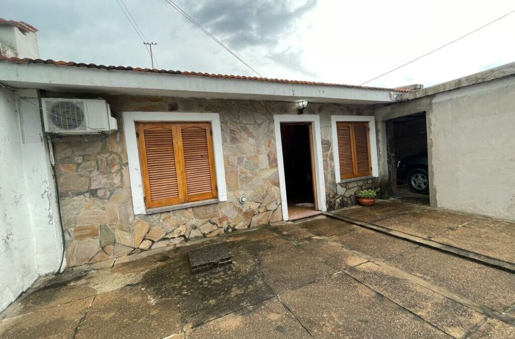 CASA CON SEGUNDA UNIDAD EN VENTA – ZONA BLAS PARERA / CHURRUARÍN